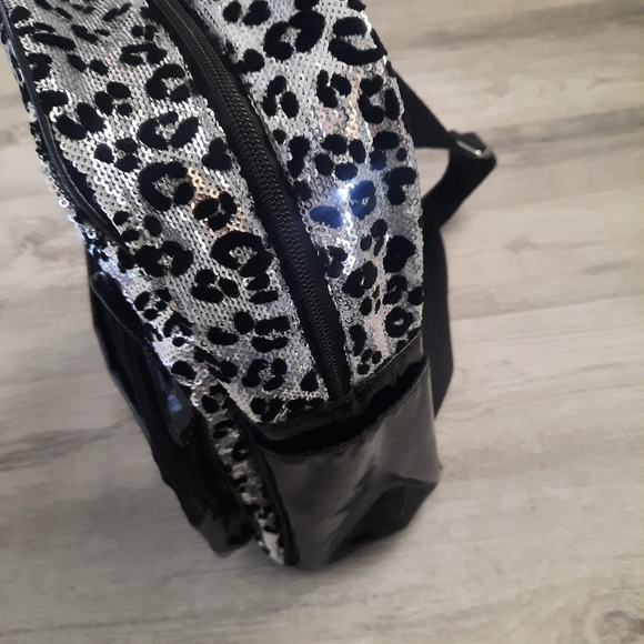 Leopard Kitty Mini Backpack - Picture 13 of 13